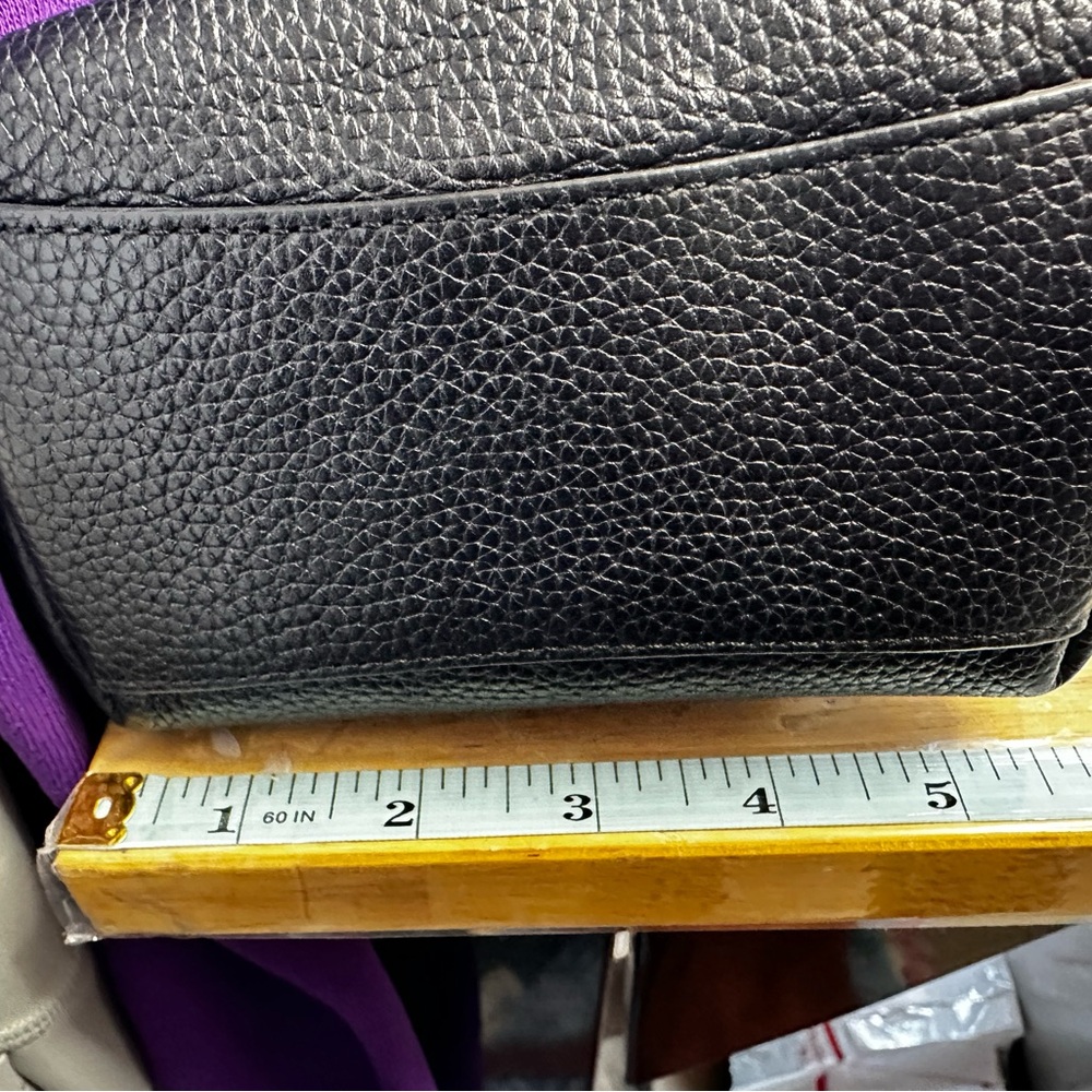 904. MICHAEL KORS mini tote bucket bag black. - Picture 6 of 9